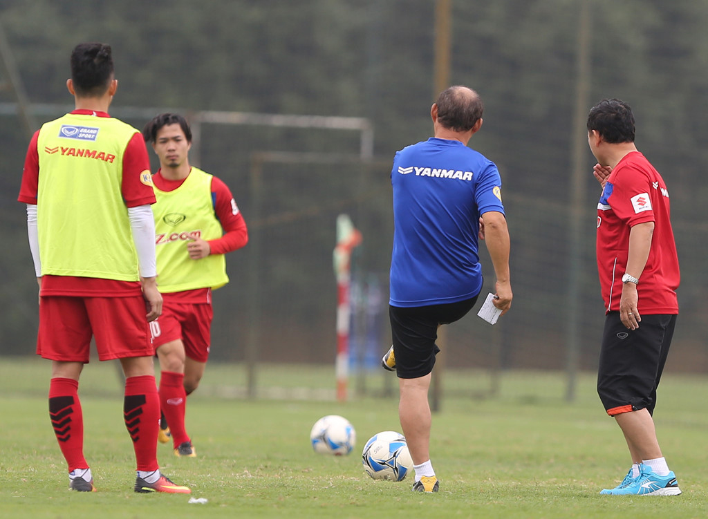 HLV Park Hang-seo yêu cầu Công Phượng tập thêm cùng tân binh